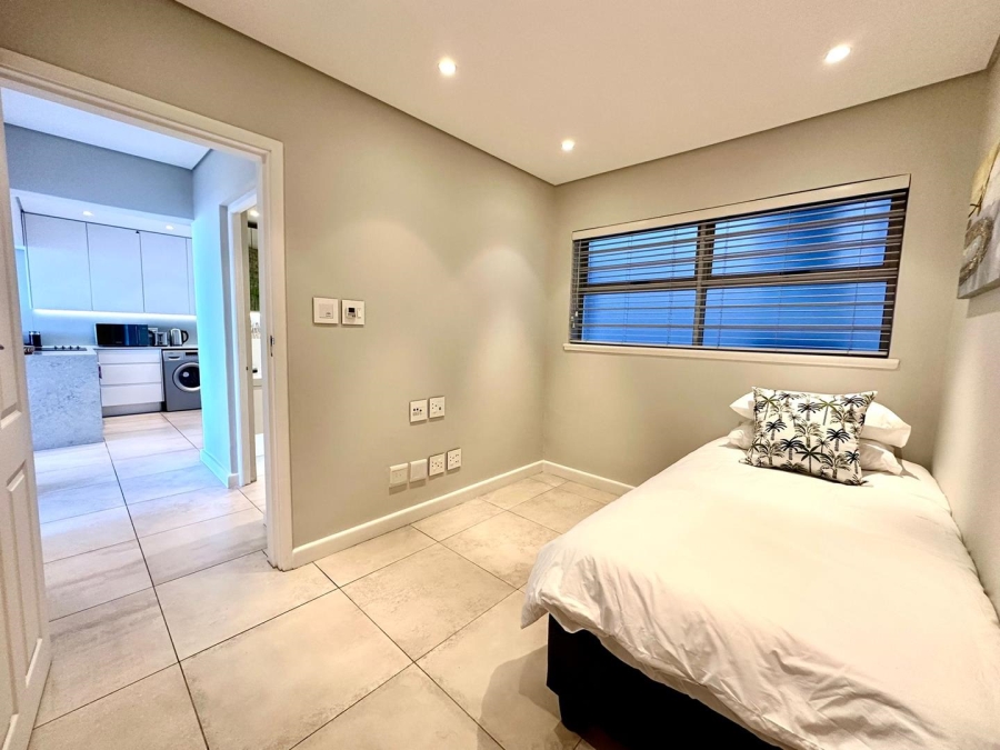 To Let 2 Bedroom Property for Rent in Sea Point Western Cape